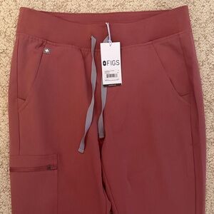 Figs Women's Ankle Scrub Jogger Pants in Dusty Rose